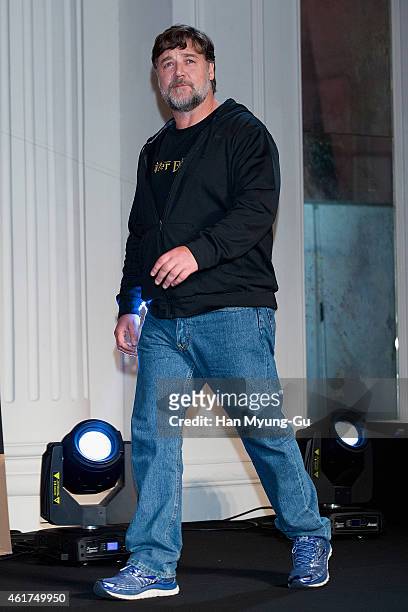 Actor and director Russell Crowe attends the press conference for 'The Water Diviner' at the Ritz Carlton Hotel on January 19, 2015 in Seoul, South...
