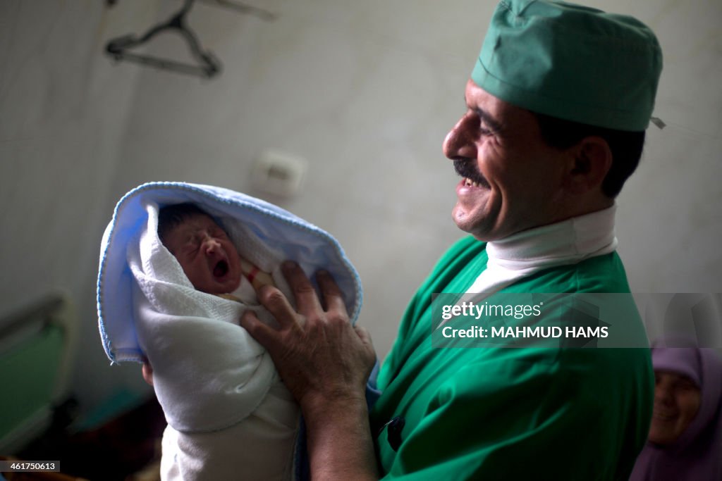 TOPSHOT-PALESTINIAN-ISRAEL-PRISONER-BIRTH