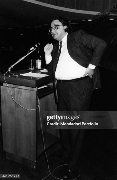Italian politician Gianni De Michelis giving a speech at a public meeting. 1980s