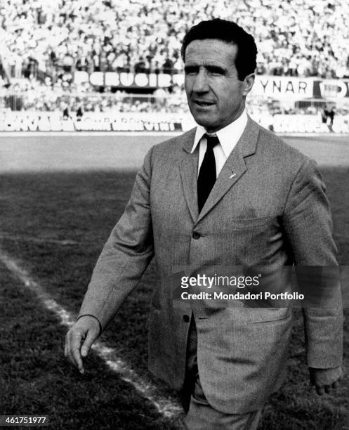 Argentinian-born French coach Helenio Herrera swalking on the playground during the match of the Italian Serie A championship Bologna-Inter. Bologna,...