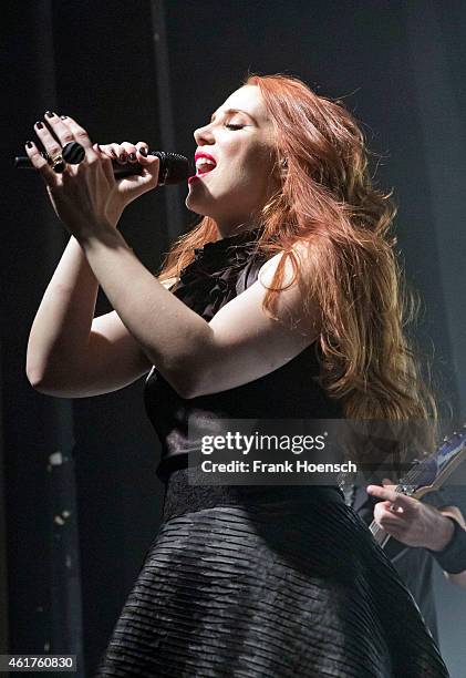 Simone Adams Singer 549 Simone Simons Photos & High Res Pictures - Getty Images
