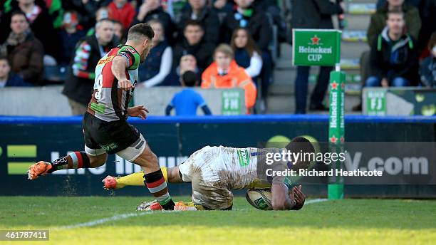 Naipolioni Nalaga of Clermont scores a try during the Heineken Cup match between Harlequins and Clermont Auvergne at the Twickenham Stoop on January...