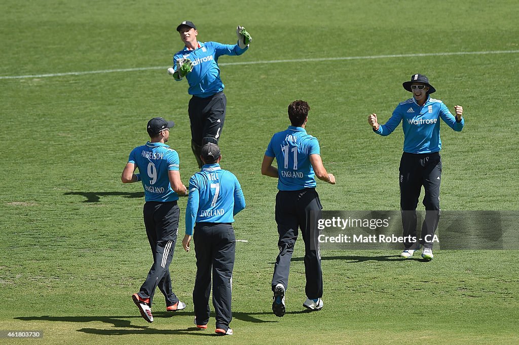 England v India: Carlton Mid ODI Tri Series - Game 3