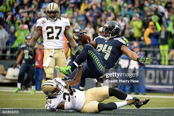 Running back Marshawn Lynch of the Seattle Seahawks scores a touchdown on a 15-yard run in the second quarter against cornerback Corey White of the...