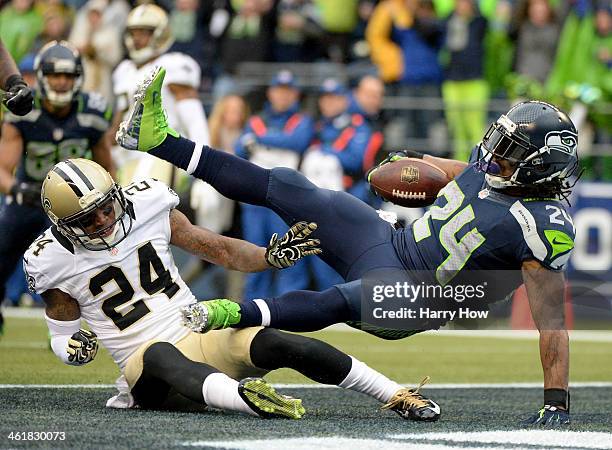 Running back Marshawn Lynch of the Seattle Seahawks scores a touchdown on a 15-yard run in the second quarter against cornerback Corey White of the...