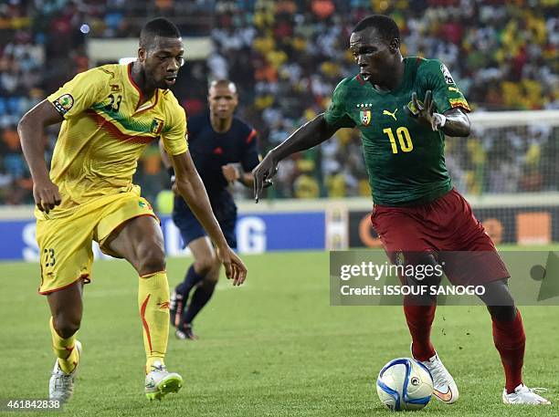 Mali's defender Molla Wague challenges Cameroon's forward Vincent Aboubakar during the 2015 African Cup of Nations group D football match between...