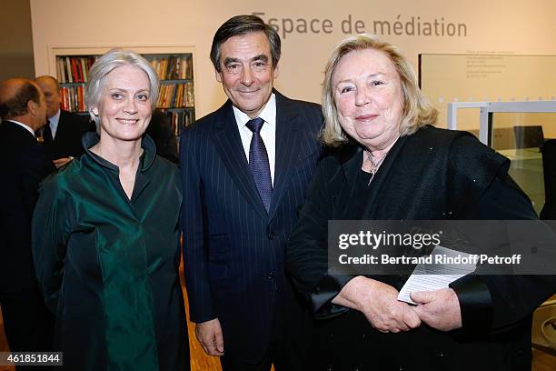 Francois Fillon standing between his wife Peneloppe and Miss francois Pinault attend the "Societe des Amis du Musee National d'Art Moderne" : Dinner...