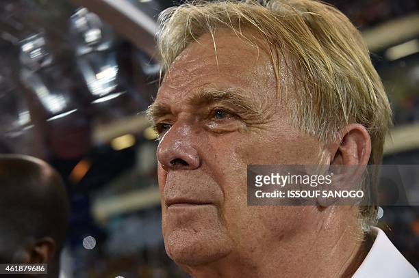 Cameroon's coach Volker Finke attends the 2015 African Cup of Nations group D football match between Mali and Cameroon in Malabo on January 20, 2015....