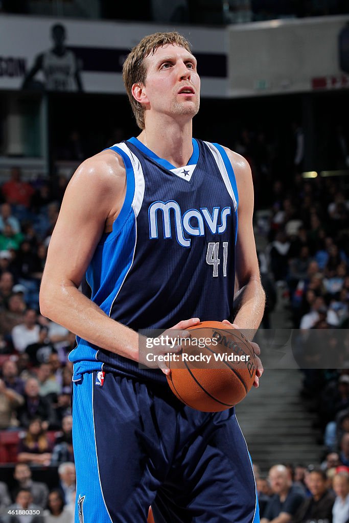 Dallas Mavericks v Sacramento Kings