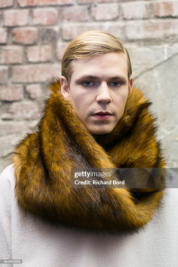 22/4_Hommes : Backstage - Paris Fashion Week - Menswear F/W 2015-2016
