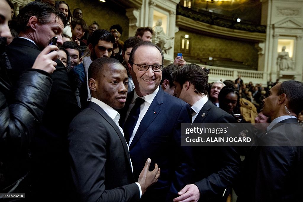 FRANCE-EDUCATION-HOLLANDE-NEW-YEAR-GREETINGS