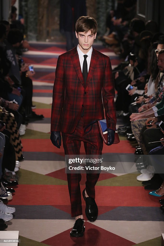 Valentino : Runway - Paris Fashion Week - Menswear F/W 2015-2016