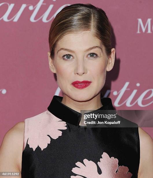Actress Rosamund Pike arrives at the 26th Annual Palm Springs International Film Festival Awards Gala Presented By Cartier at Palm Springs Convention...