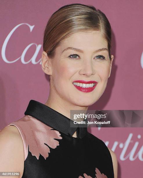 Actress Rosamund Pike arrives at the 26th Annual Palm Springs International Film Festival Awards Gala Presented By Cartier at Palm Springs Convention...