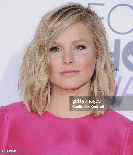 Actress Kristen Bell arrives at The 41st Annual People's Choice Awards at Nokia Theatre L.A. Live on January 7, 2015 in Los Angeles, California.