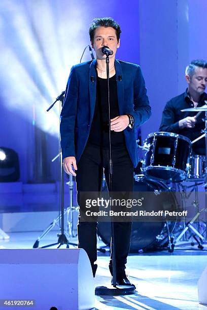 Main Guest of the show, singer Benabar performs and presents his album and tour "Inspire de faits reels" during the 'Vivement Dimanche' French TV...