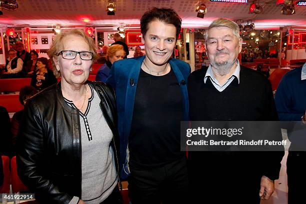 Main Guest of the show, singer Benabar standing between his parents : his father Michel Nicolini and his mother Lilyane Nicolini attend the 'Vivement...