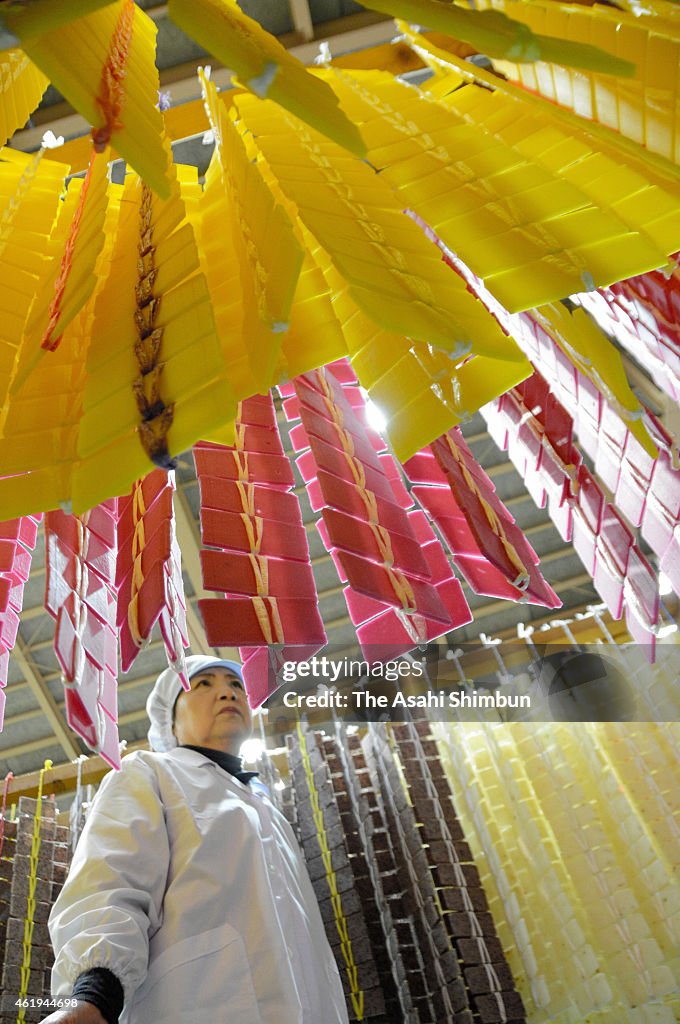 'Kan Mochi' Colourful Dried Rice Cake Production In Full Swing