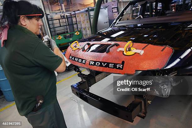 Land Rover Factory Line 2014 Range Rover Images Photos and Premium High Res Pictures - Getty Images