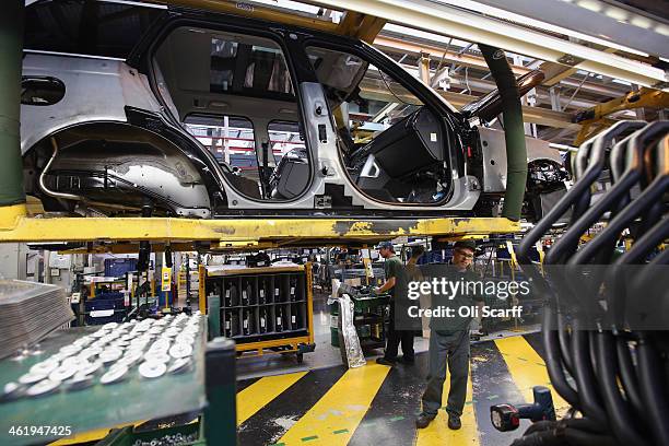 Land Rover Factory Line 269 2014 Range Rover Images Stock Photos, High-Res Pictures, and Images ...