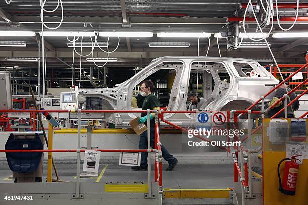 Land Rover Assembly Line 2014 Range Rover Images Photos and Premium High Res Pictures - Getty Images