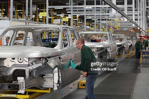 Land Rover Factory Line 269 2014 Range Rover Images Stock Photos, High-Res Pictures, and Images ...