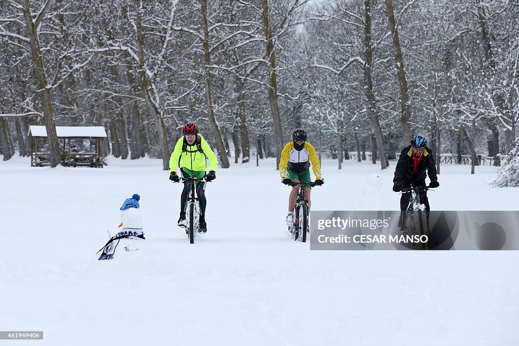 SPAIN-WEATHER-SNOW