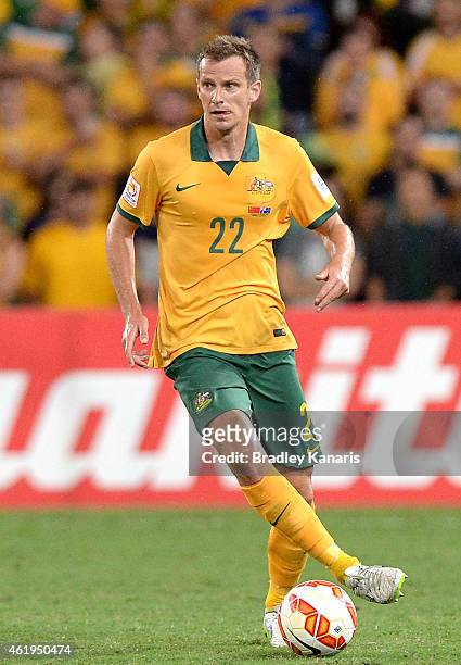 Alex Wilkinson of Australia looks to pass during the 2015 Asian Cup match between China PR and the Australian Socceroos at Suncorp Stadium on January...