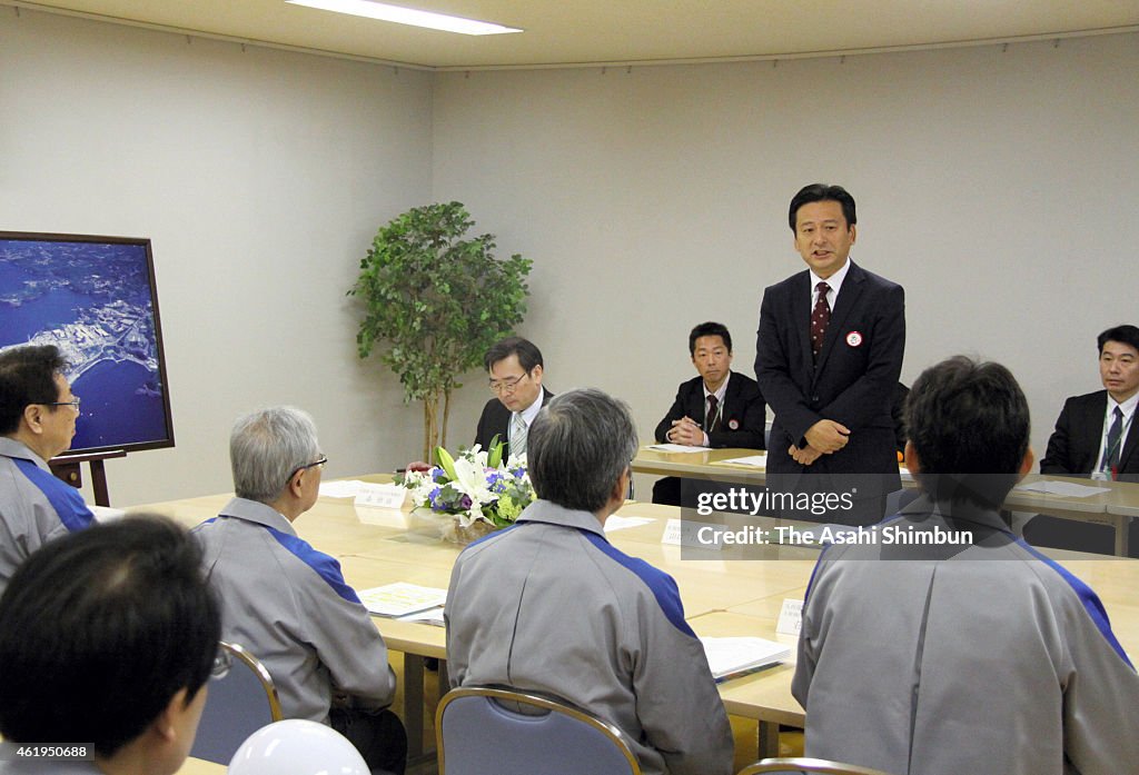 New Saga Governor Yamaguchi Inspects Genkai Nuclear Plant