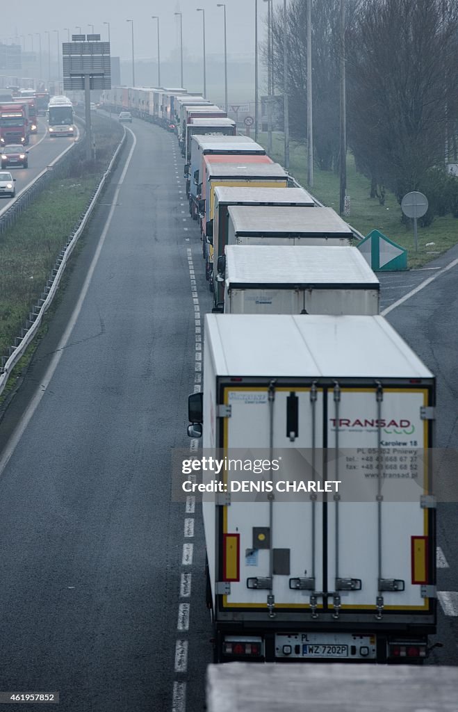 FRANCE-BRITAIN-TRANSPORT-ROAD-RAIL