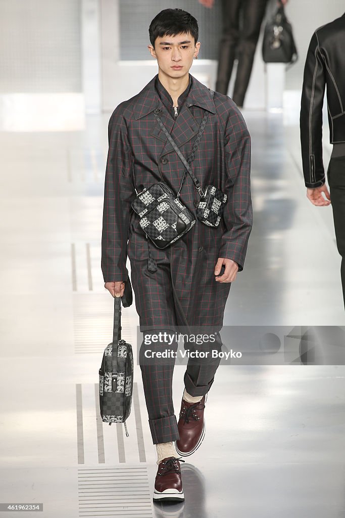 Louis Vuitton : Runway - Paris Fashion Week - Menswear F/W 2015-2016