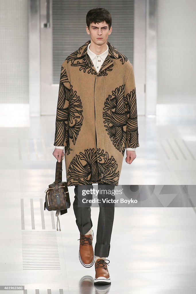 Louis Vuitton : Runway - Paris Fashion Week - Menswear F/W 2015-2016