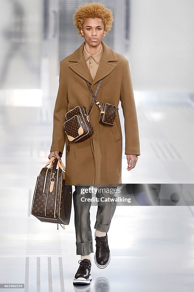 Louis Vuitton - Mens Fall 2015 Runway - Paris Menswear Fashion Week