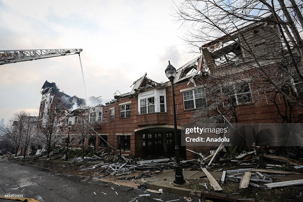 Massive fire destroys apartment complex in US