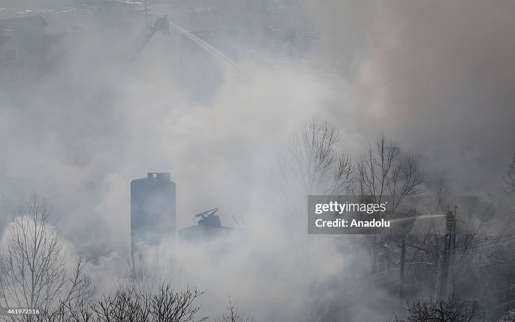 Massive fire destroys apartment complex in US