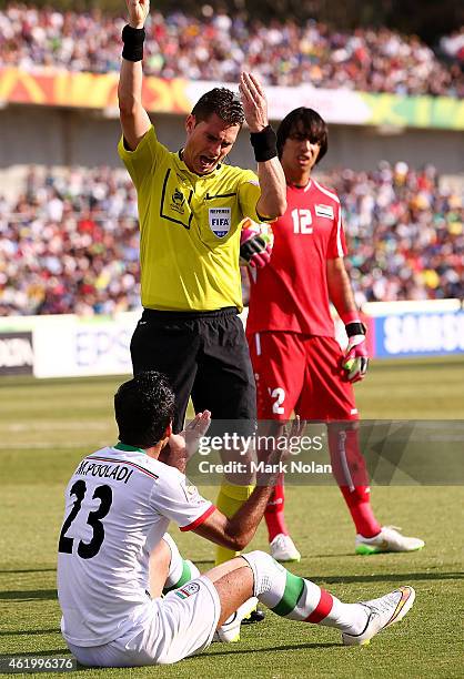 Mehrdad Pooladi of Iran is given his second yellow card by referee Benjamin Williams after taking a dive during the 2015 Asian Cup match between Iran...