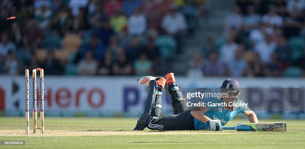 Australia v England: Carlton Mid ODI Tri Series - Game 4