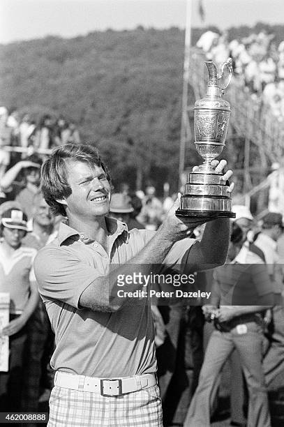 Tom Watson of the USA holds the Claret Jug aloft after his famous 1 shoit victory over Jack Nicklaus in teh 'Duel in the Sun' during the 106th Open...