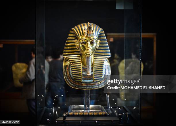 Picture taken on January 23, 2015 shows the burial mask of Egyptian Pharaoh Tutankhamun, who ruled Egypt from 1334 to 1325 BC, at the Cairo museum in...