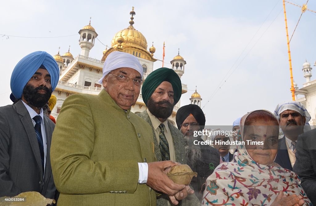 Governor Of Haryana And Punjab Kaptan Singh Solanki Pays Obeisance At Golden Temple