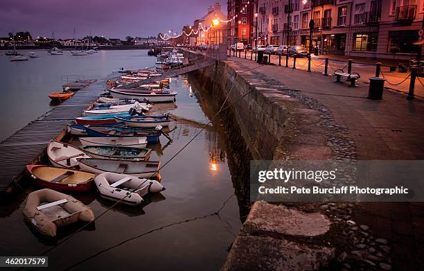 quay light dungarvan - dungarvan stock pictures, royalty-free photos & images