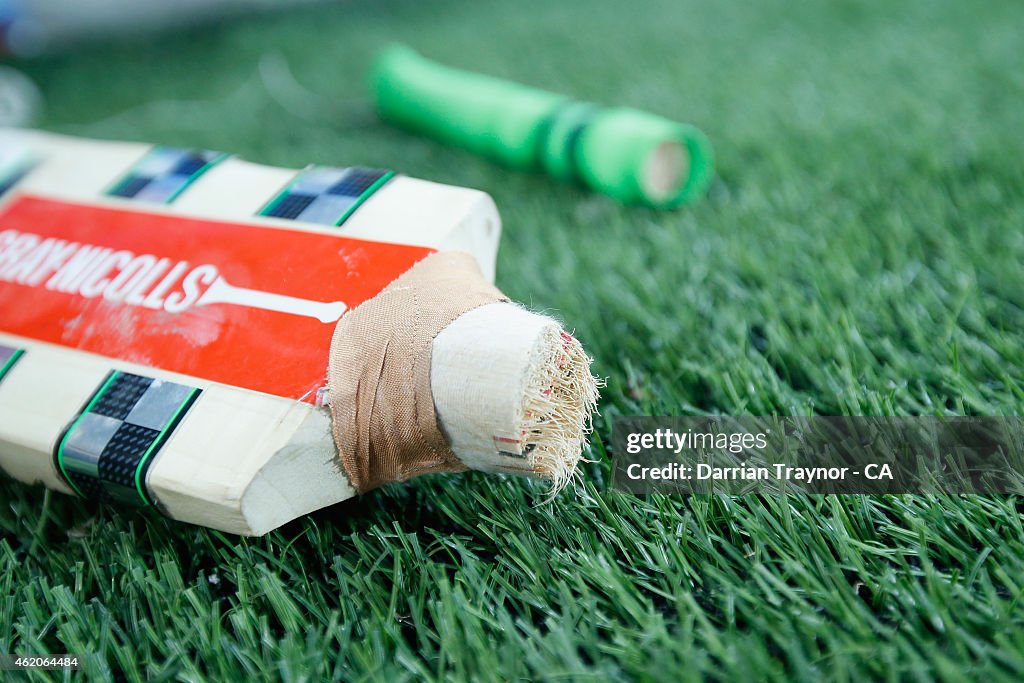 Adelaide v Sydney - Big Bash League: Semi Final