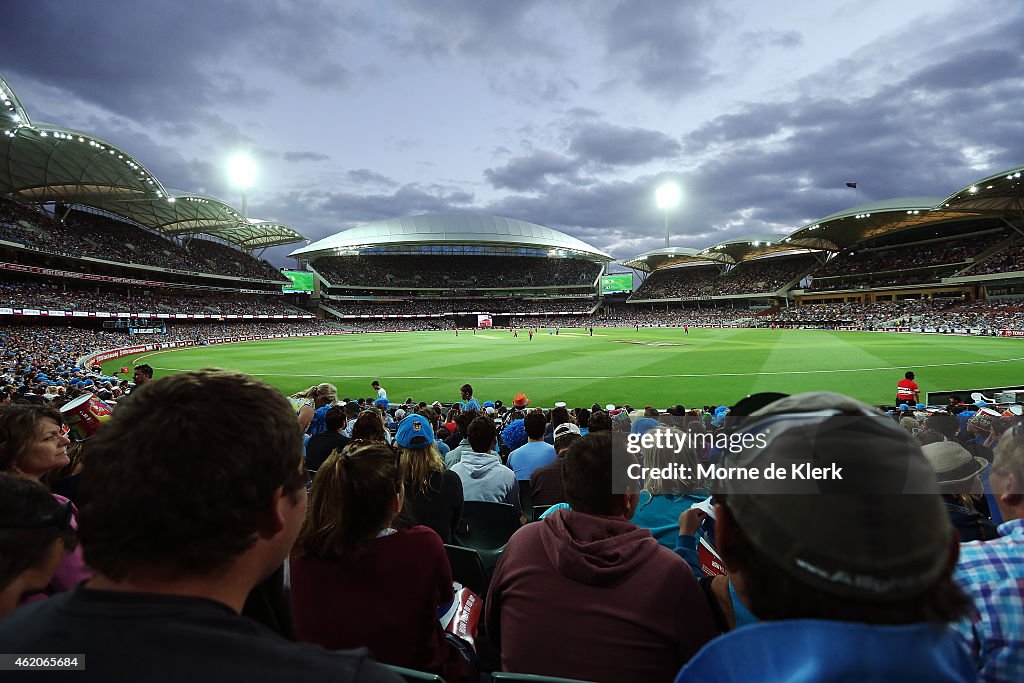 Adelaide v Sydney - Big Bash League: Semi Final