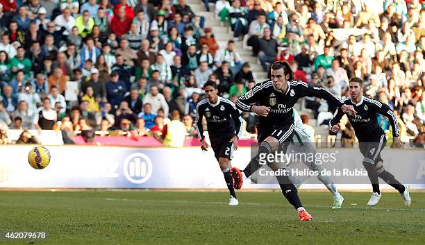 Gareth Bale of Real Madrid score the goal during the liga match between Cordoba CF and Real Madrid CF at Nuevo Arcange on January 24, 2015 in...