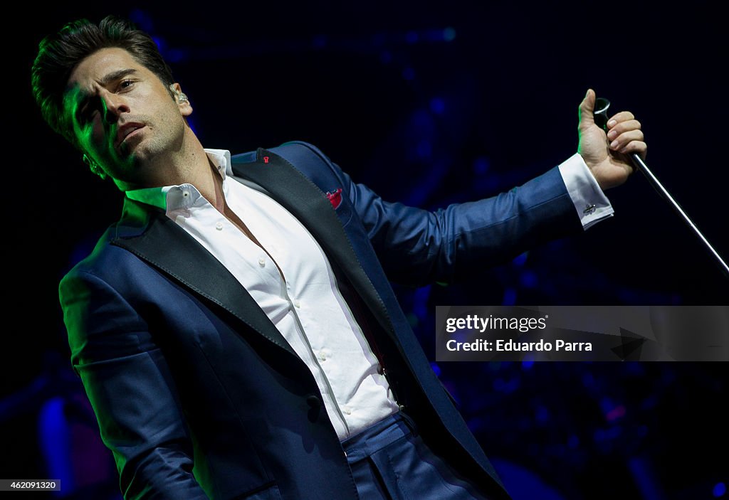 Bustamante Performs in Concert - Photocall