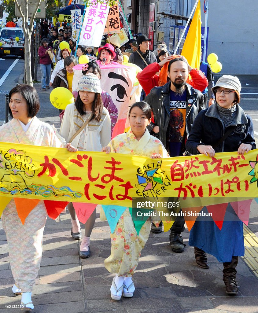 Anti-Nuclear Protesters Demonstrate In Kagoshima
