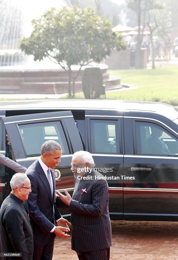 U.S. President Barack Obama Gets Ceremonial Guard Of Honour At Rashtrapati Bhavan