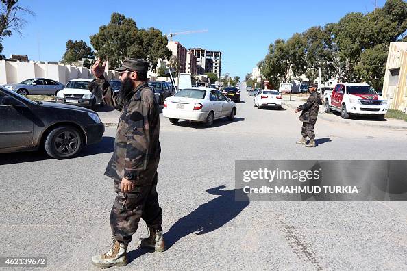 Libyan police officers set up checkpoints in the Libyan capital... News ...