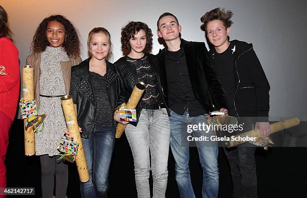 Davina Weber, Neele Marie Nickel, Valerie Eisenbart; Quirin Oettl, Justus Schlingensiepen attend the premiere of the film 'Fuenf Freunde 3' at...