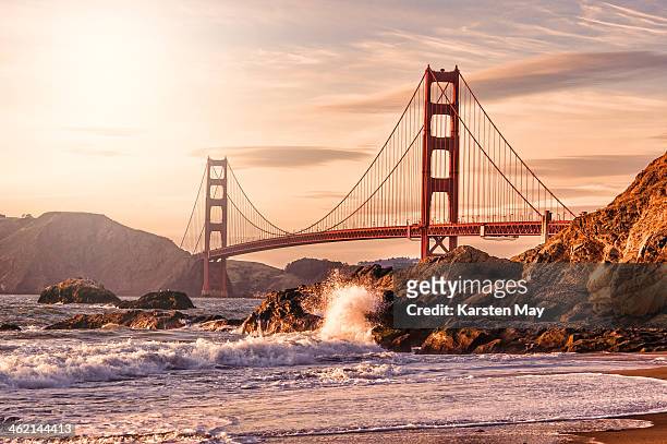 golden gate bridge from baker beach - san francisco californië stockfoto's en -beelden